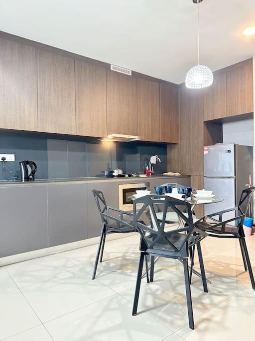 Apartment A2502 Grand Medini 100mbps Netflix By