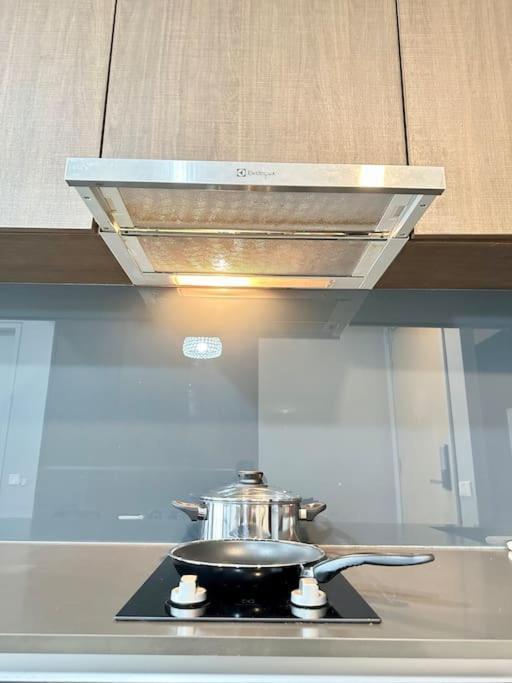 Apartment A2502 Grand Medini 100mbps Netflix By *