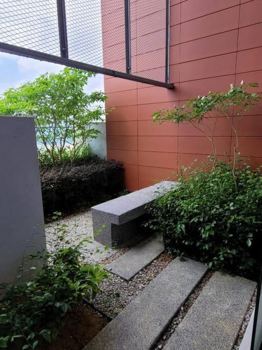 A2502 Grand Medini 100mbps Netflix By Apartment