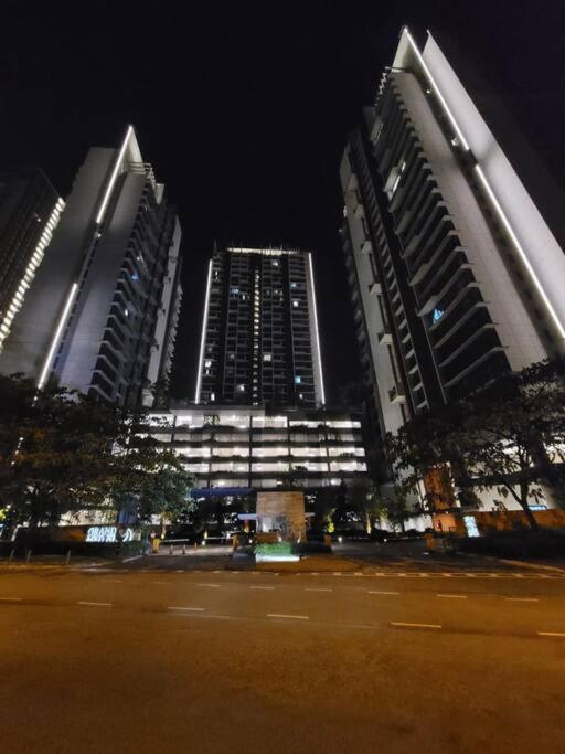 A2502 Grand Medini 100mbps Netflix By Apartment *