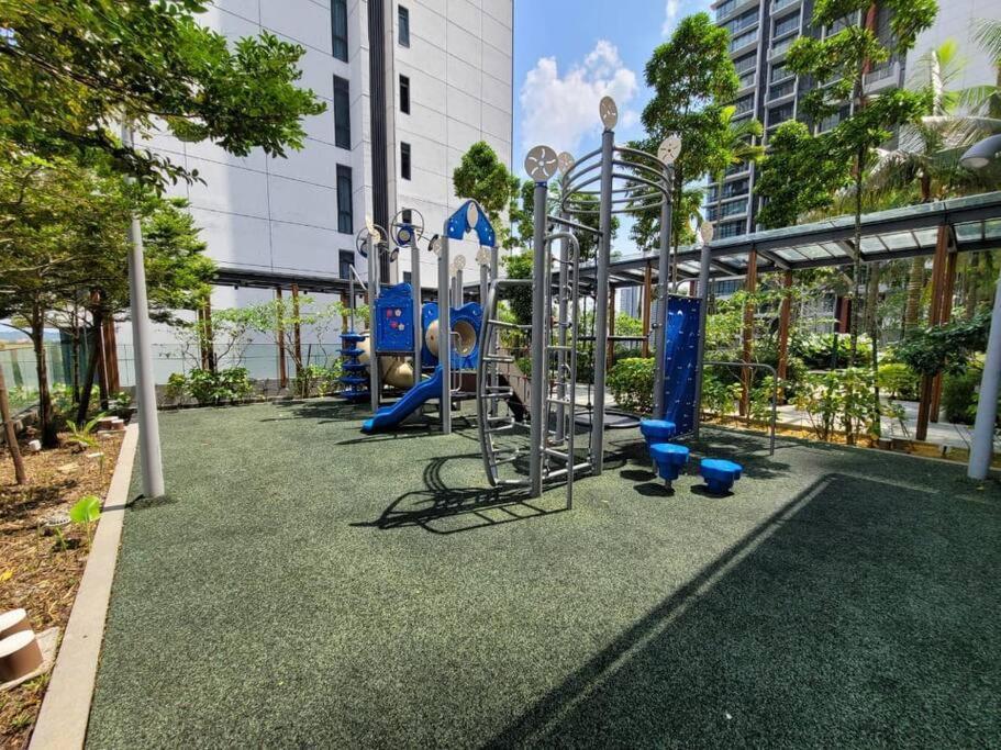 A2502 Grand Medini 100mbps Netflix By Apartment