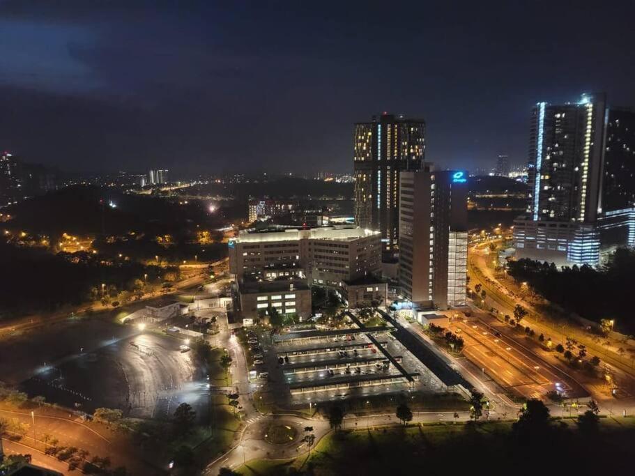 Apartment A2502 Grand Medini 100mbps Netflix By *