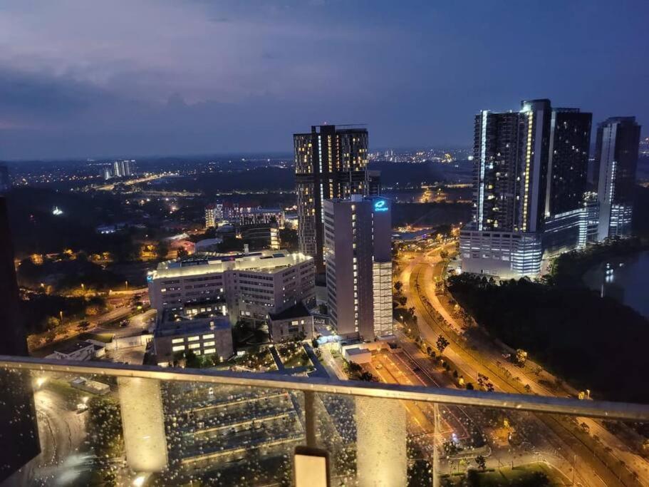 Apartment A2502 Grand Medini 100mbps Netflix By