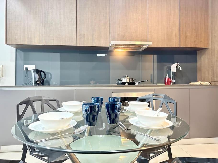 Apartment A2502 Grand Medini 100mbps Netflix By