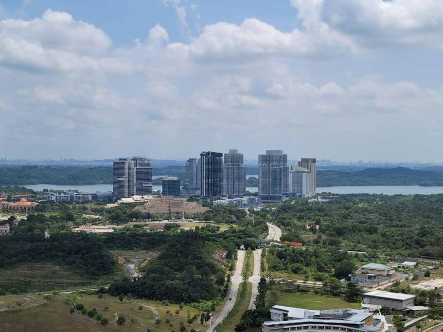 A2502 Grand Medini 100mbps Netflix By Apartment