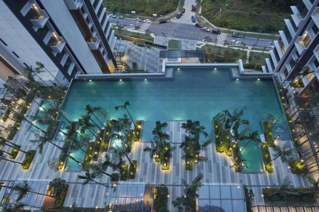 A2502 Grand Medini 100mbps Netflix By Apartment